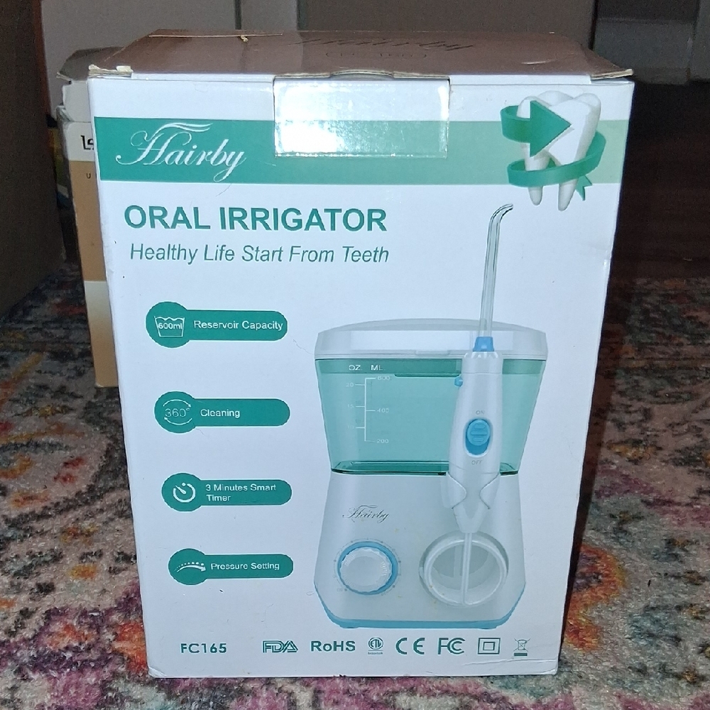 Hairby Oral Irrigator in White and Blue